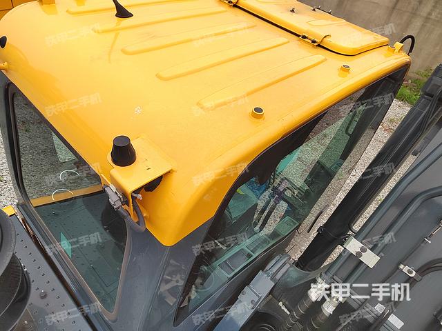 驾驶室顶部（整机外观）