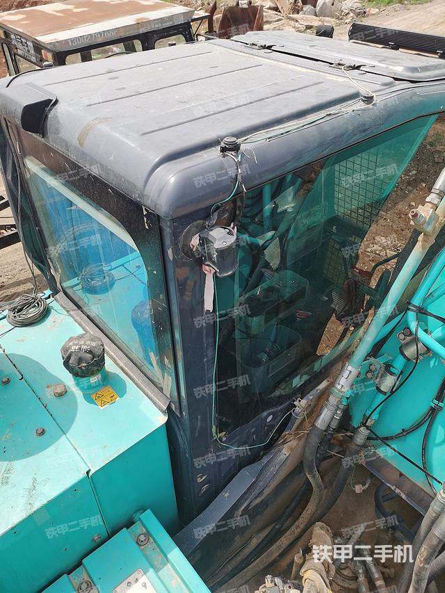 驾驶室顶部（整机外观）