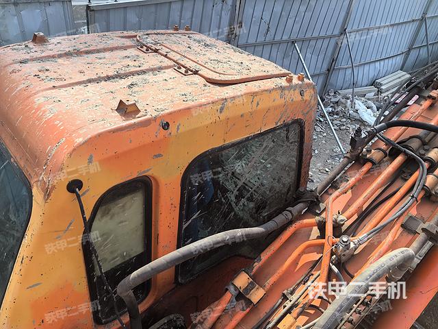 驾驶室顶部（整机外观）