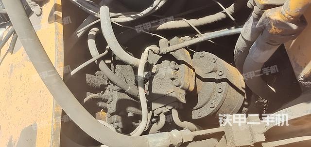 回转马达和主控阀（整机外观）