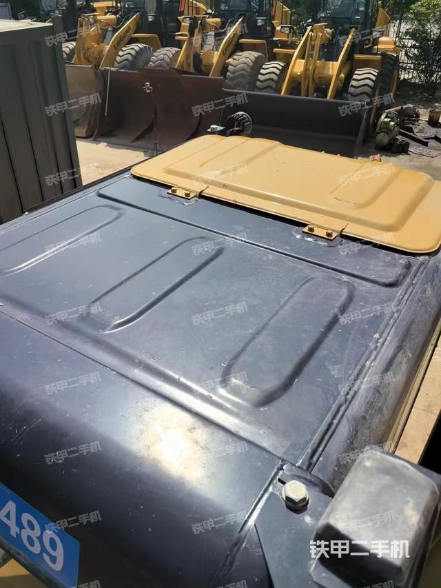 驾驶室顶部（整机外观）