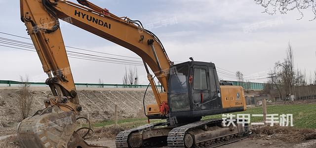 现代R225LC-7挖掘机