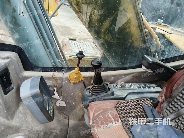 驾驶室整体（整机外观）