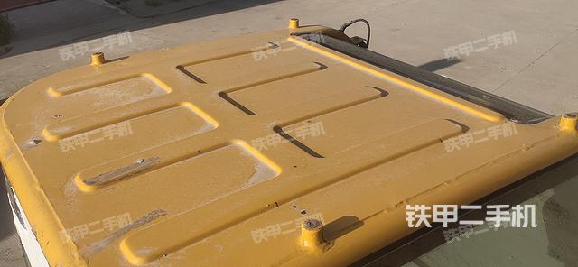 驾驶室顶部（整机外观）