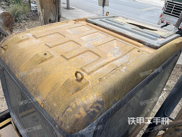 驾驶室顶部（整机外观）