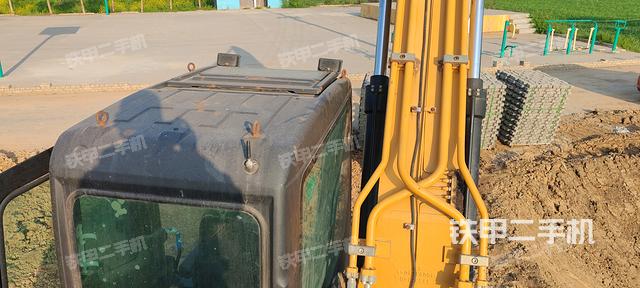 驾驶室顶部（整机外观）