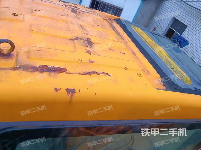 驾驶室顶部（整机外观）