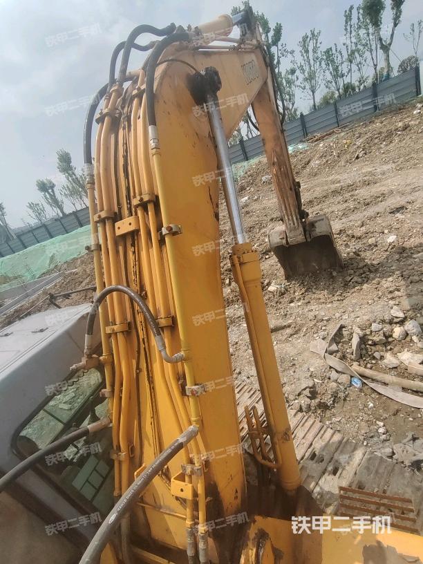 大臂背部俯视（工作和回转装置）