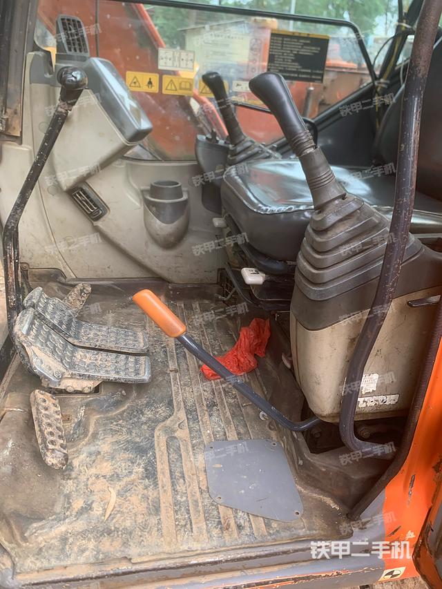 驾驶室整体（整机外观）