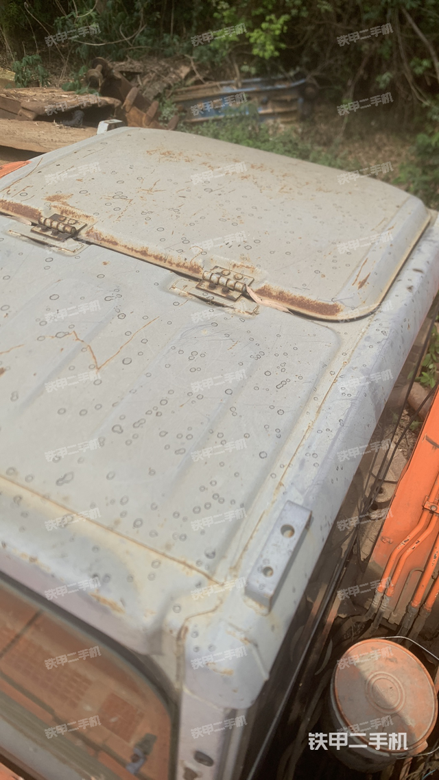 驾驶室顶部（整机外观）