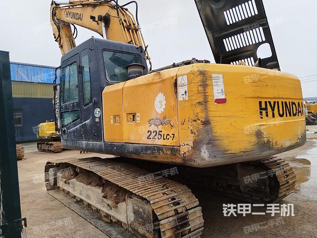 现代R225LC-7挖掘机