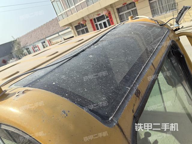 驾驶室顶部（整机外观）