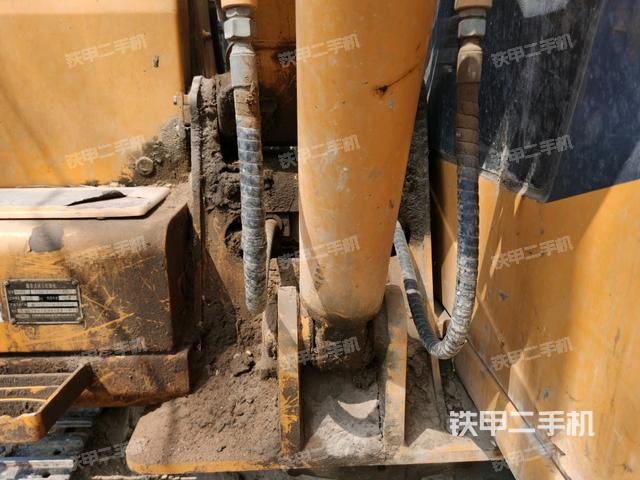 轉(zhuǎn)盤(pán)和下車架正前(工作和回轉(zhuǎn)裝置) 轉(zhuǎn)盤(pán)和下車架正前(工作和回轉(zhuǎn)裝置)