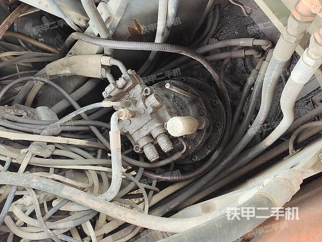 回转马达和主控阀（整机外观）