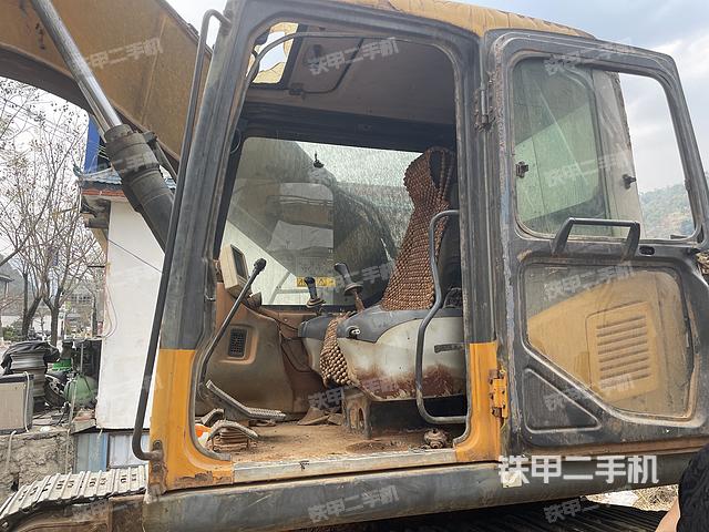 驾驶室整体（整机外观）