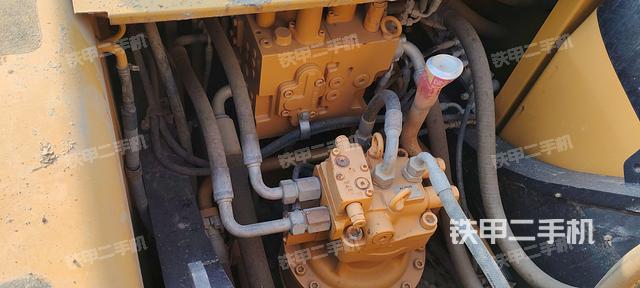 回转马达和主控阀（整机外观）