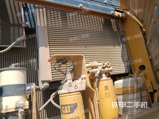 散熱器正面(大件艙室) 散熱器正面(大件艙室)