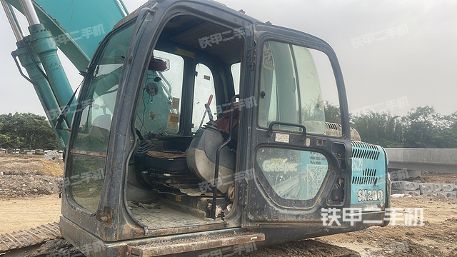 驾驶室整体（整机外观）