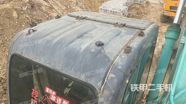 驾驶室顶部（整机外观）