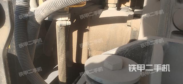 液压泵舱室正面整体（整机外观）