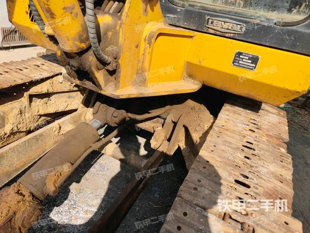 轉(zhuǎn)盤和下車架正前（工作和回轉(zhuǎn)裝置）