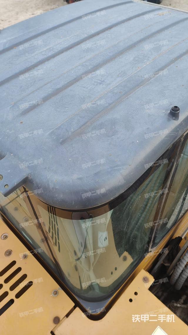 驾驶室顶部（整机外观）