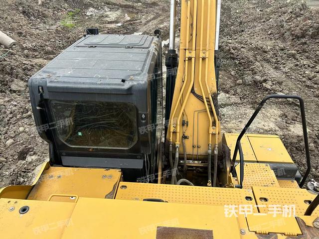 驾驶室顶部（整机外观）