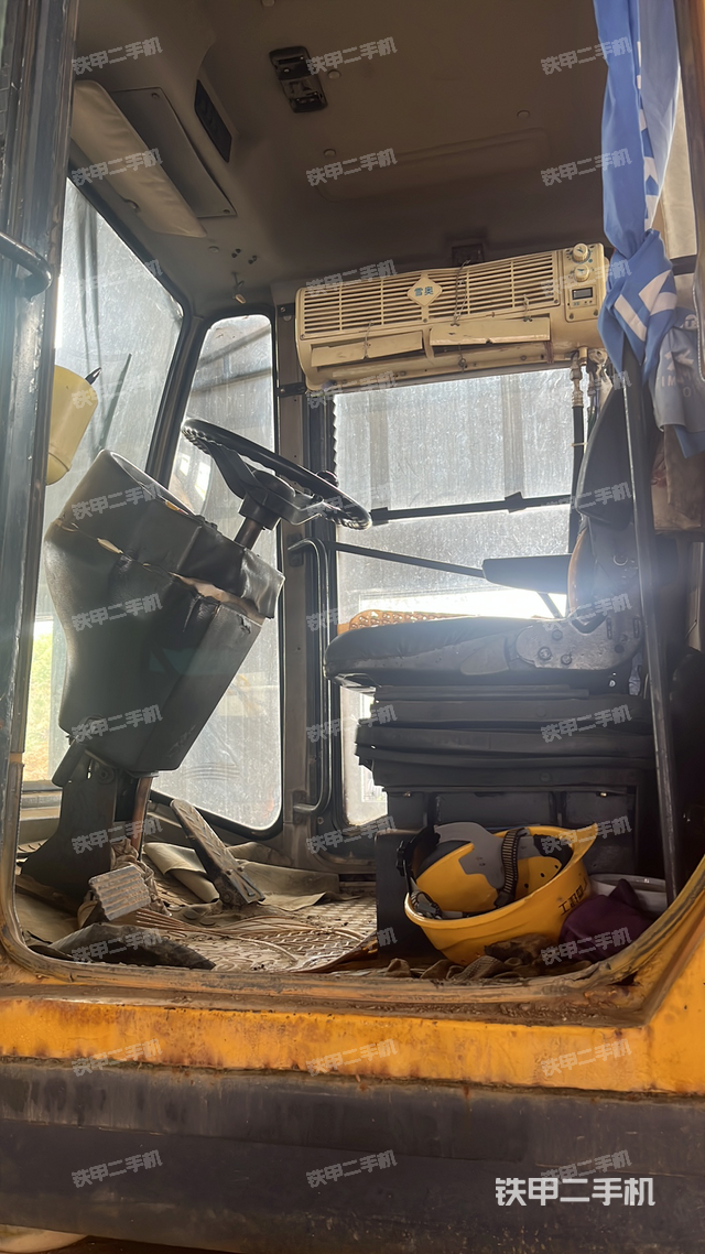 驾驶室操作台（设备外观及核心部件）