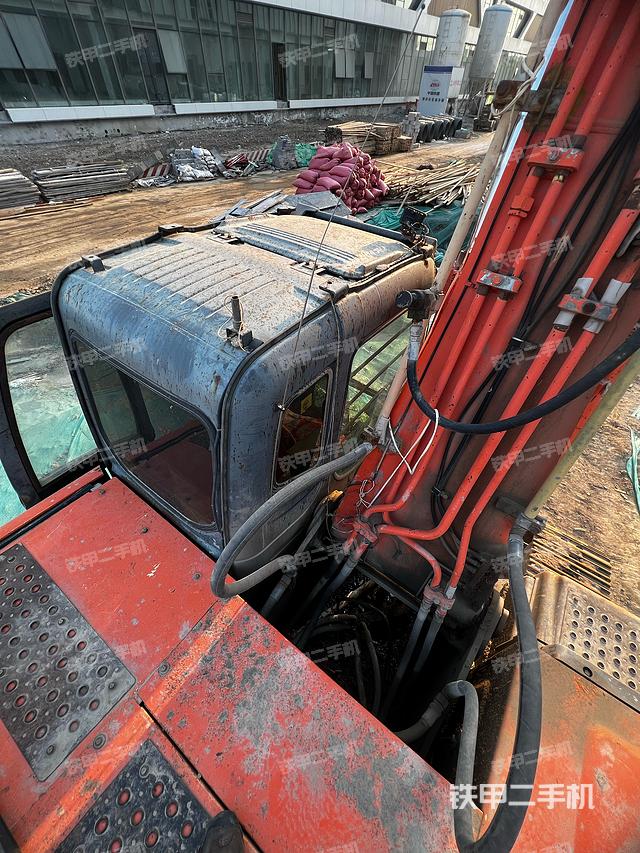 驾驶室顶部（整机外观）