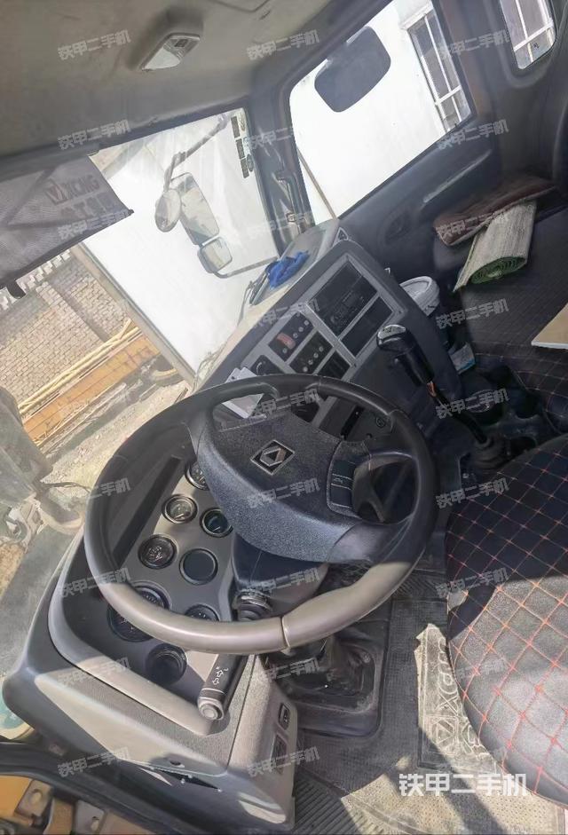 整机左侧（设备外观及核心部件）