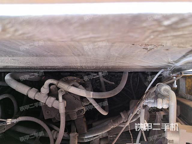 回转马达和主控阀（整机外观）