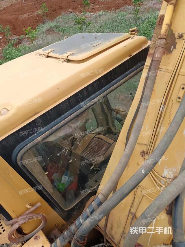 驾驶室顶部（整机外观）