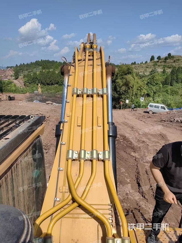 驾驶室顶部（整机外观）