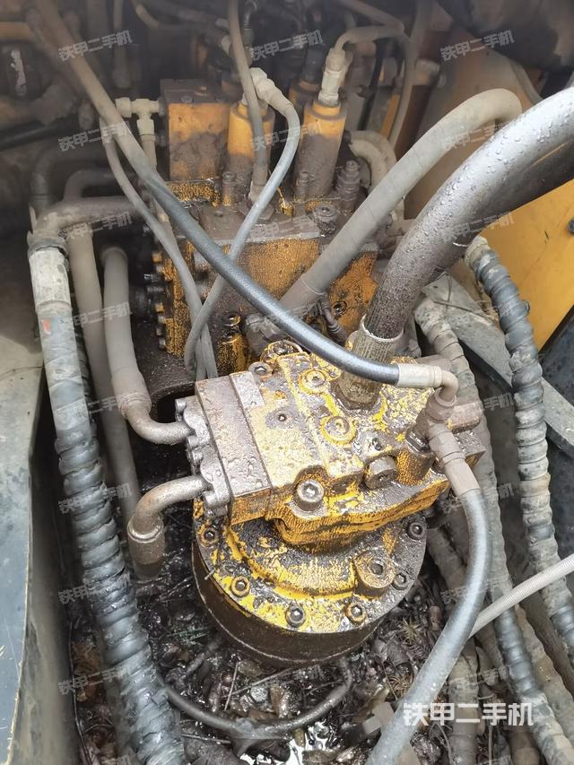 回转马达和主控阀（整机外观）