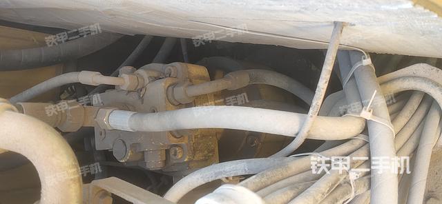 回转马达和主控阀（整机外观）