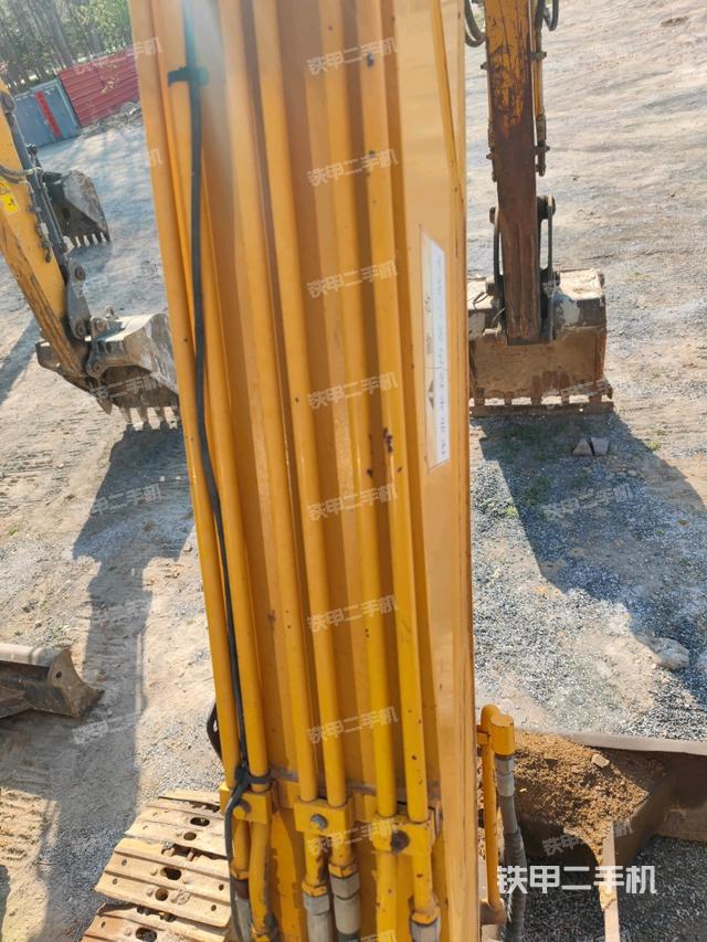 大臂背部俯視（工作和回轉(zhuǎn)裝置）