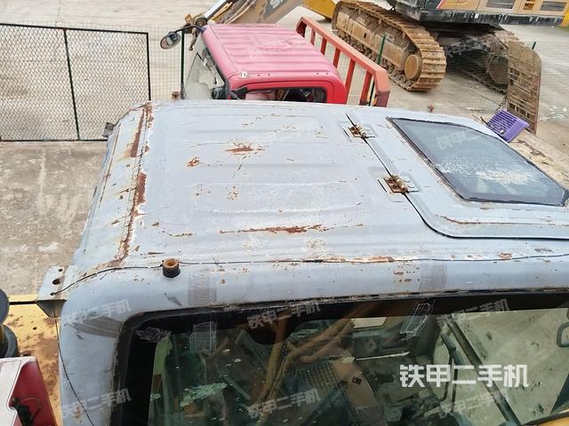 驾驶室顶部（整机外观）