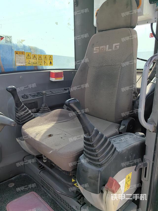 驾驶室整体（整机外观）