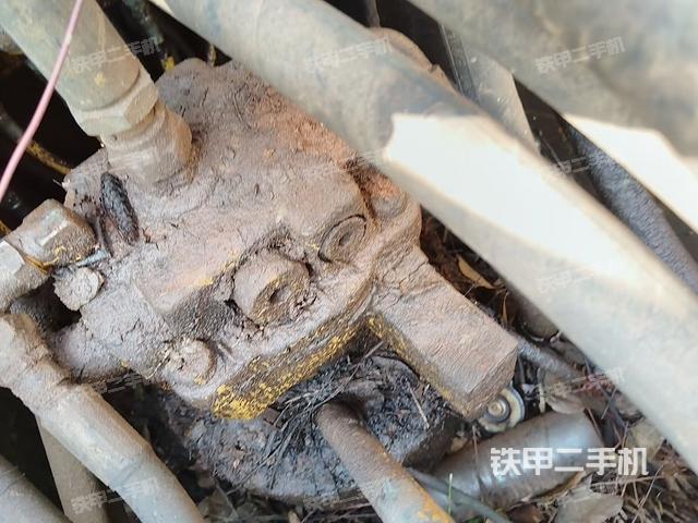 回转马达和主控阀（整机外观）