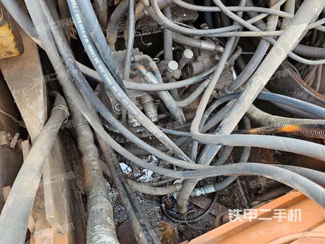 回转马达和主控阀（整机外观）