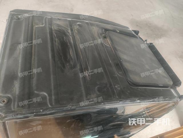 驾驶室顶部（整机外观）