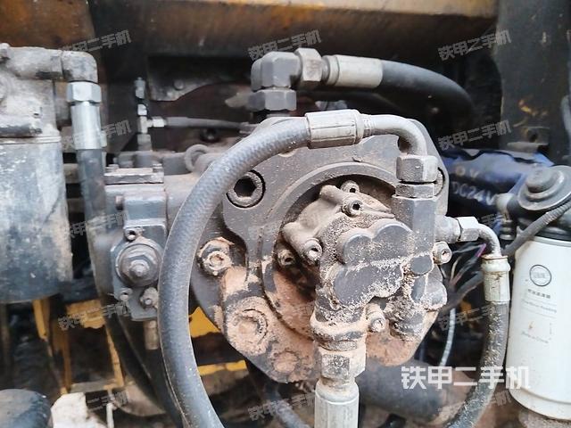 液压泵舱室正面整体（整机外观）