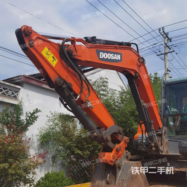 驾驶室顶部（整机外观）