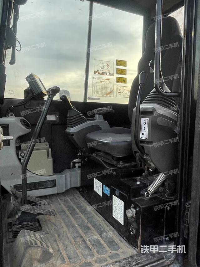 驾驶室整体（整机外观）