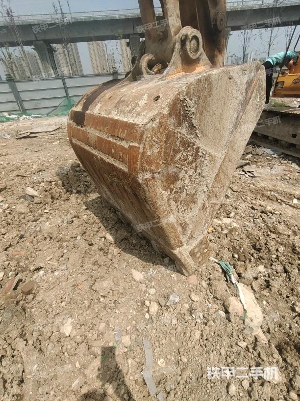 铲斗右后整体（工作和回转装置）