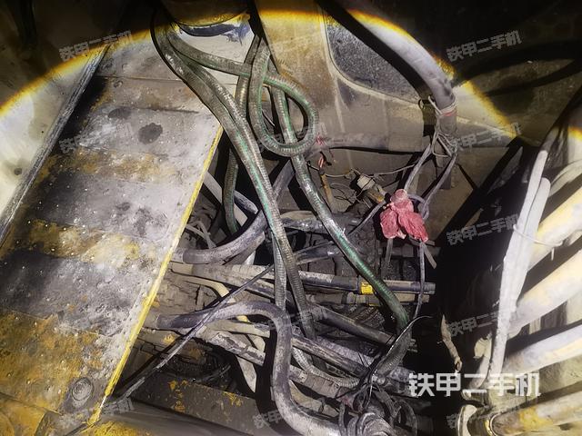 回转马达和主控阀（整机外观）