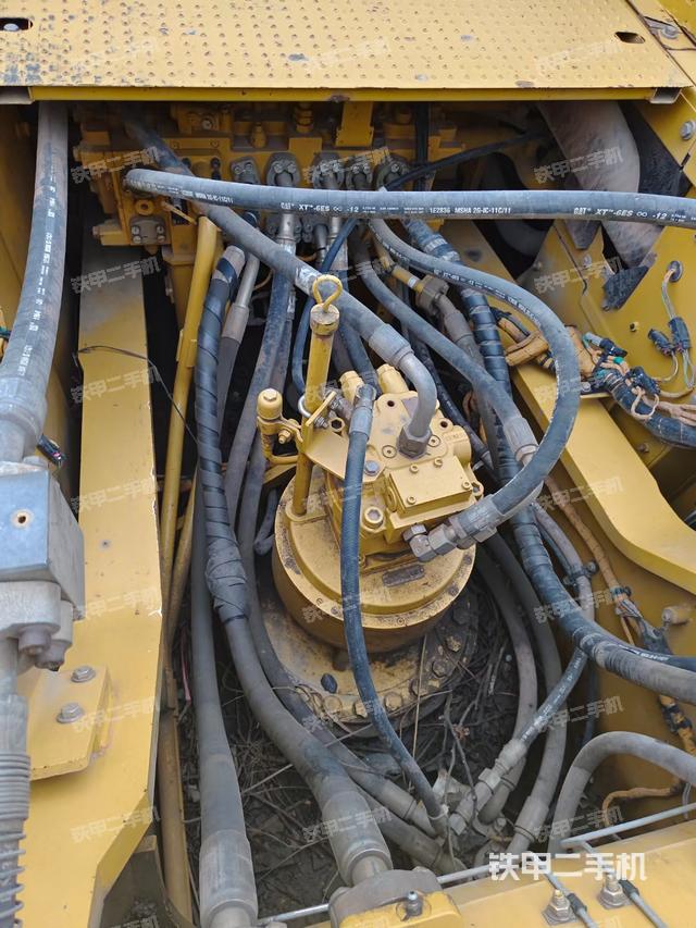 回转马达和主控阀（整机外观）