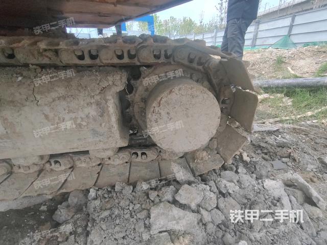 右驱动轮（行走机构）