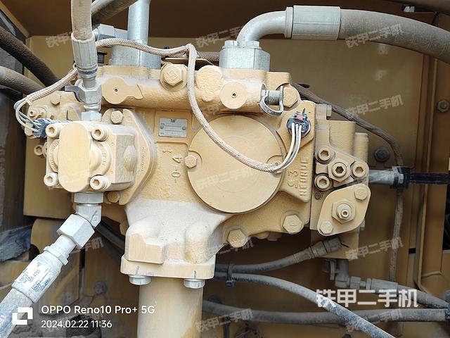 液压泵舱室正面整体（整机外观）