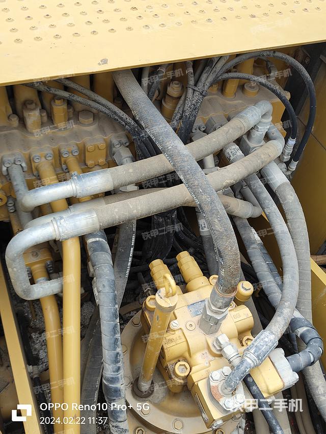 回转马达和主控阀（整机外观）